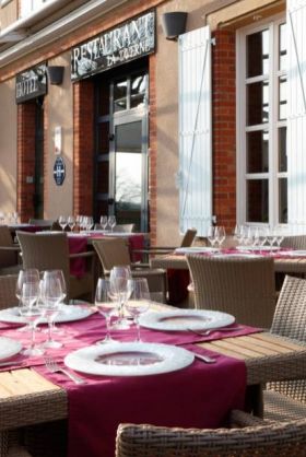 Castelnau de Levis Castelnau_de_Levis La terrasse de notre Hotel Restaurant